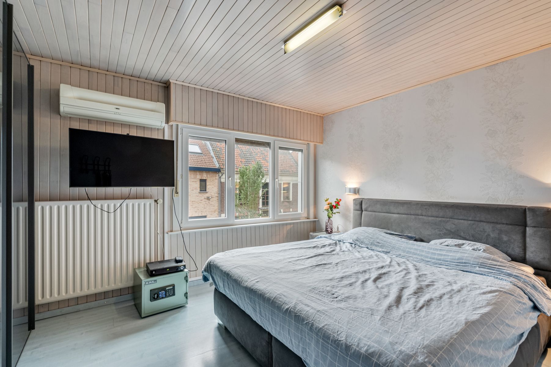 Rustig gelegen, ruime woning met dakterras foto 12