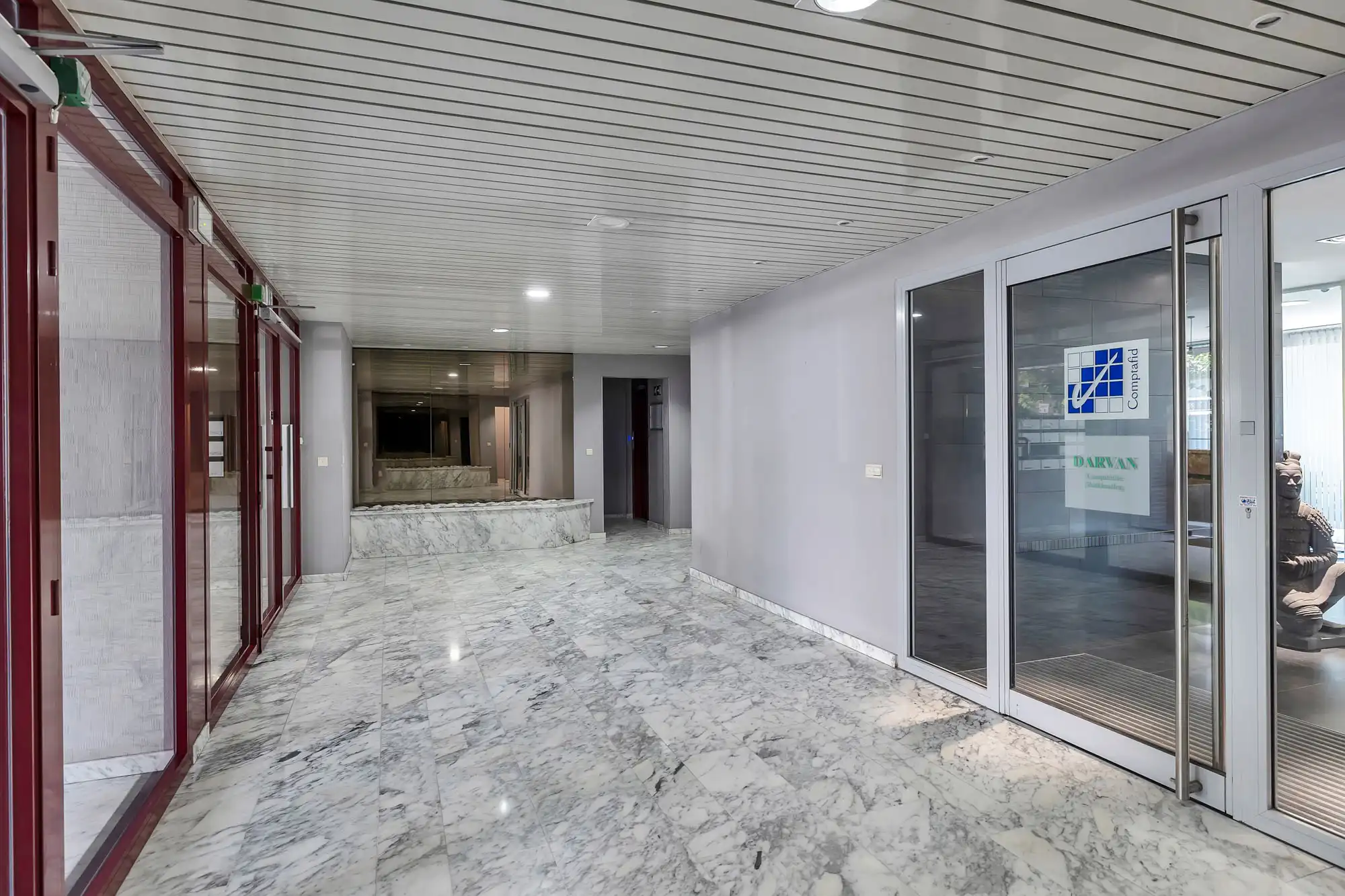 Instapklaar commercieel gelijkvloers op strategische locatie foto 26