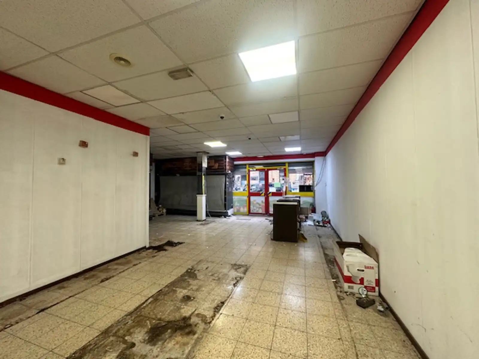 Ruim commercieel gelijkvloers op topligging in Berchem foto 2