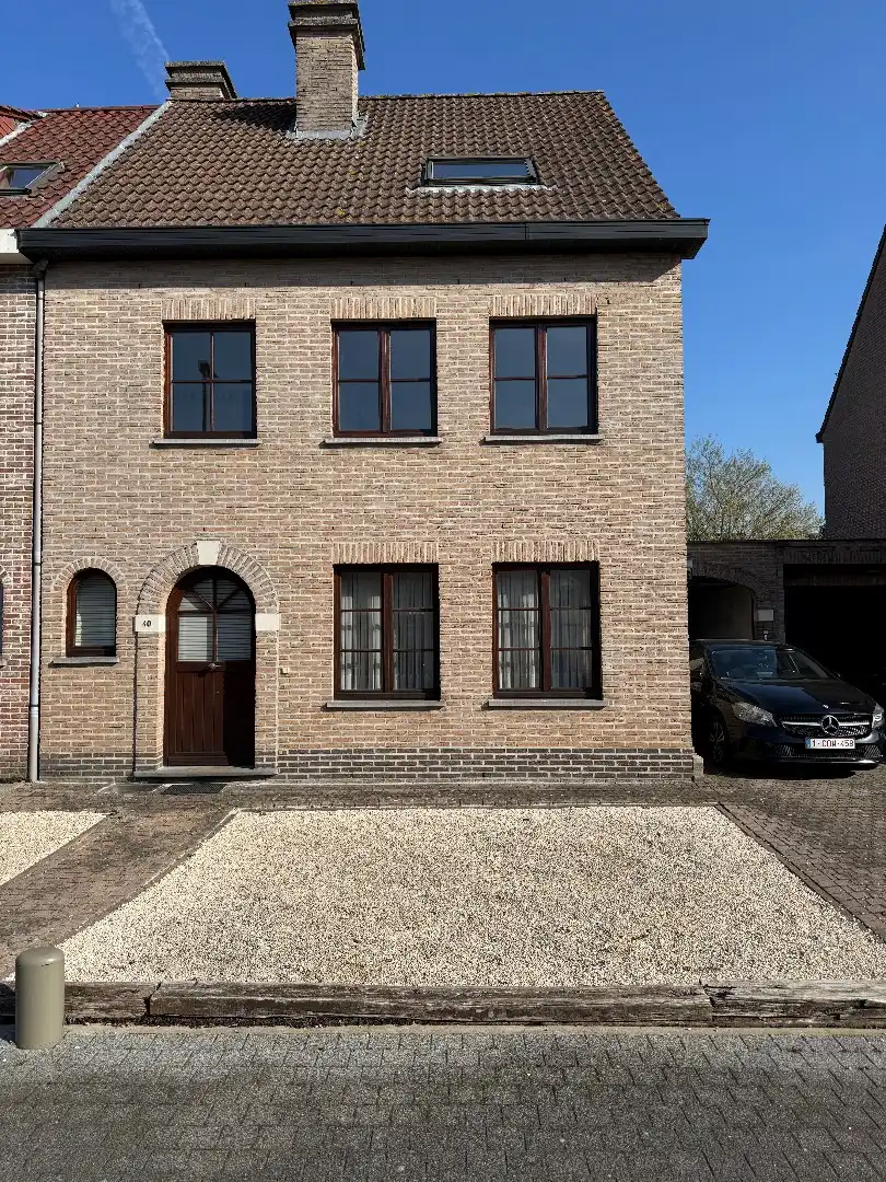 Een ruime 3-gevelwoning met tuin en garage foto 23