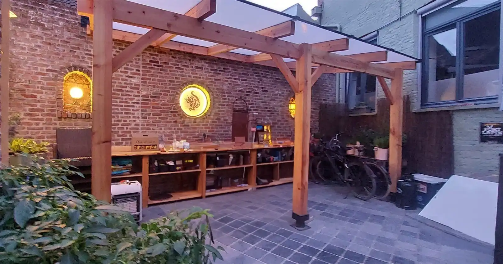 Restaurant met terras en woonst op topligging in de Langestraat foto 8