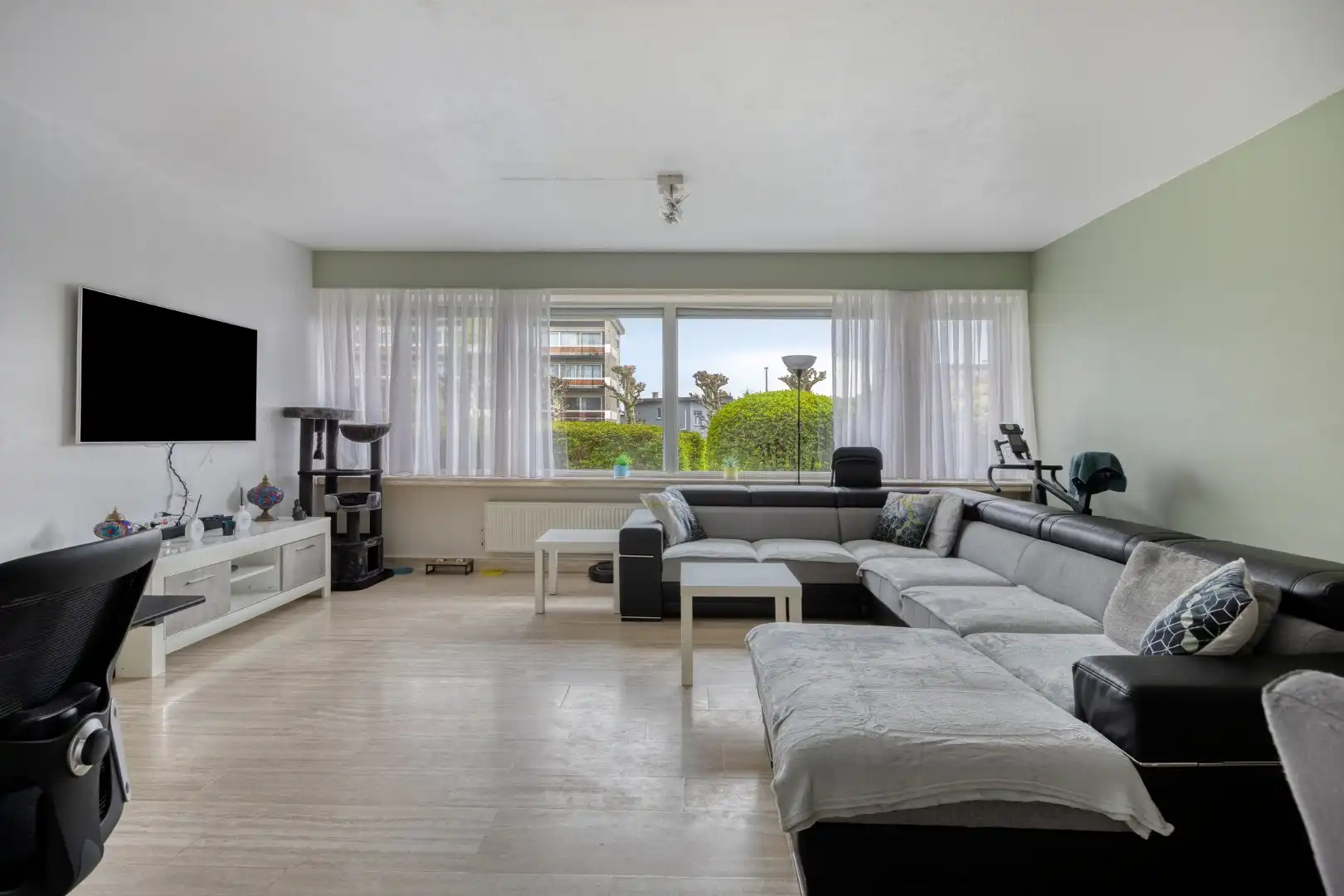 Ruim appartement met 3 slpk en schitterende tuin te Merksem! foto {{pictureIndex}}