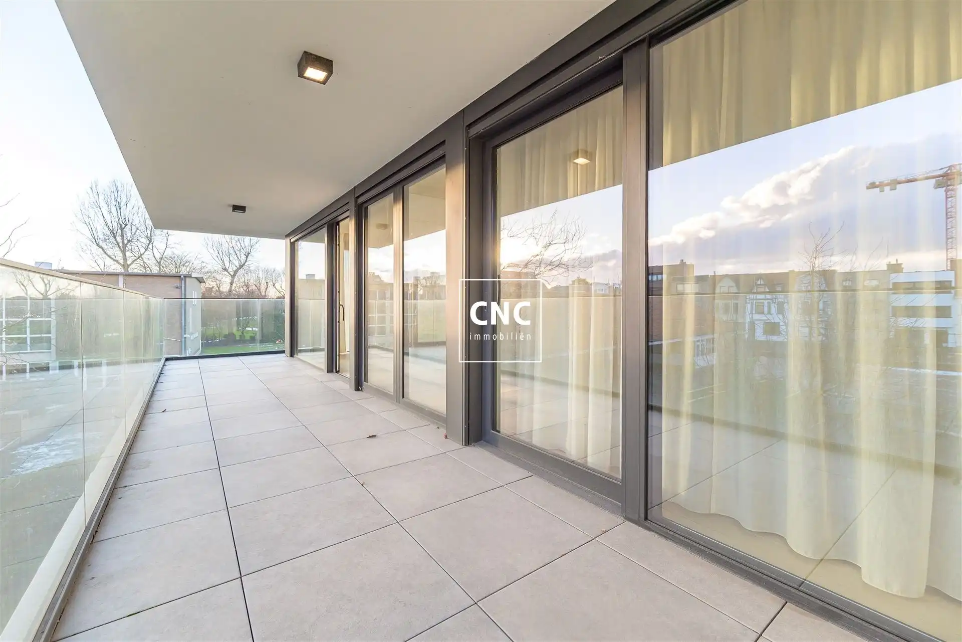 Prachtig instapklaar serviceflat met gigantische zuid-terras foto 14