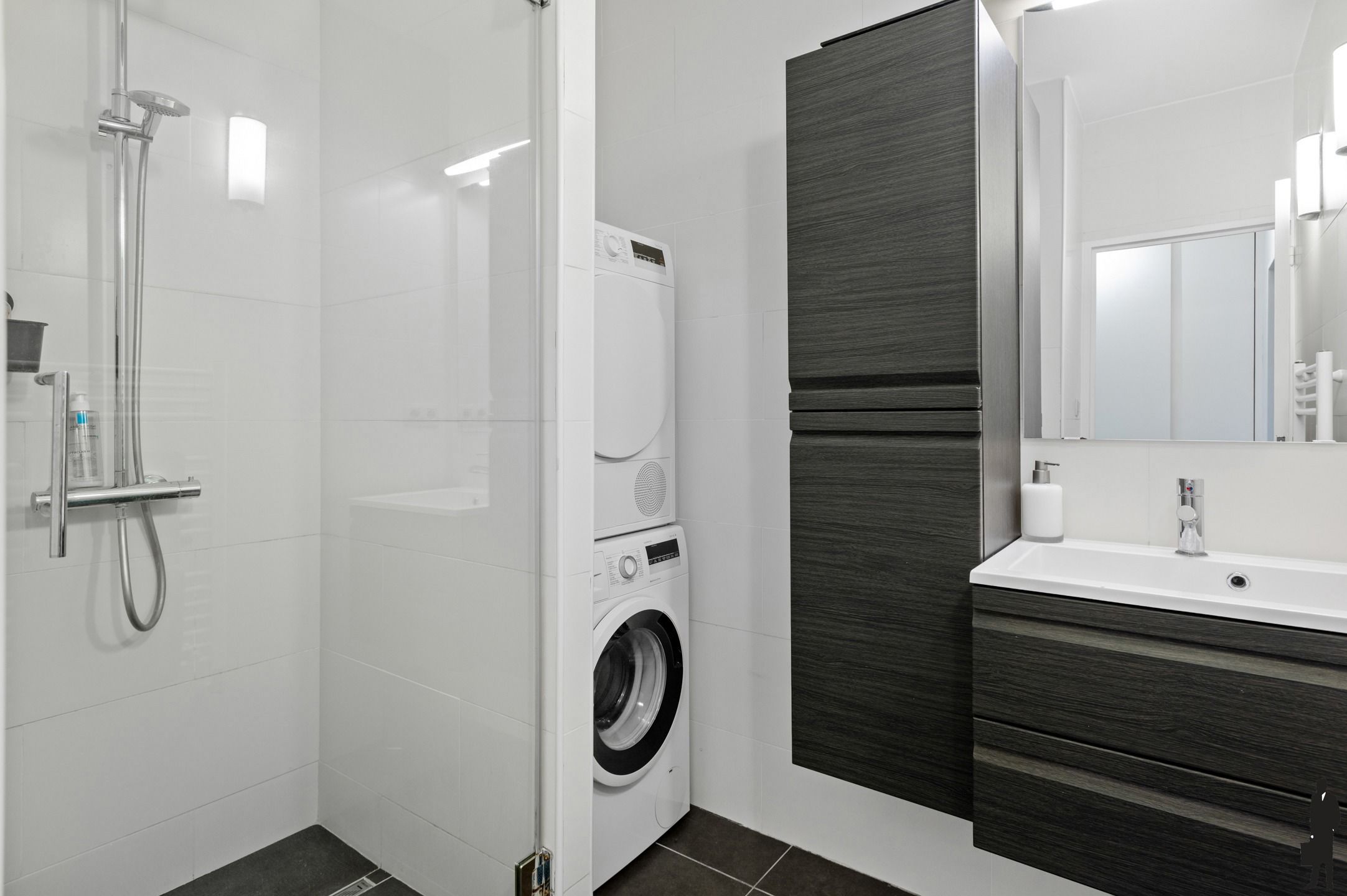 Instapklaar appartement met terrasje in Borsbeek foto 8