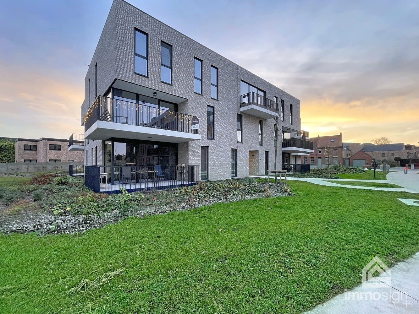 Modern en energiezuinig appartement met 2 slaapkamers en een terras van 15 m² in het geliefde Sint-Michielspark te Bree! foto 21