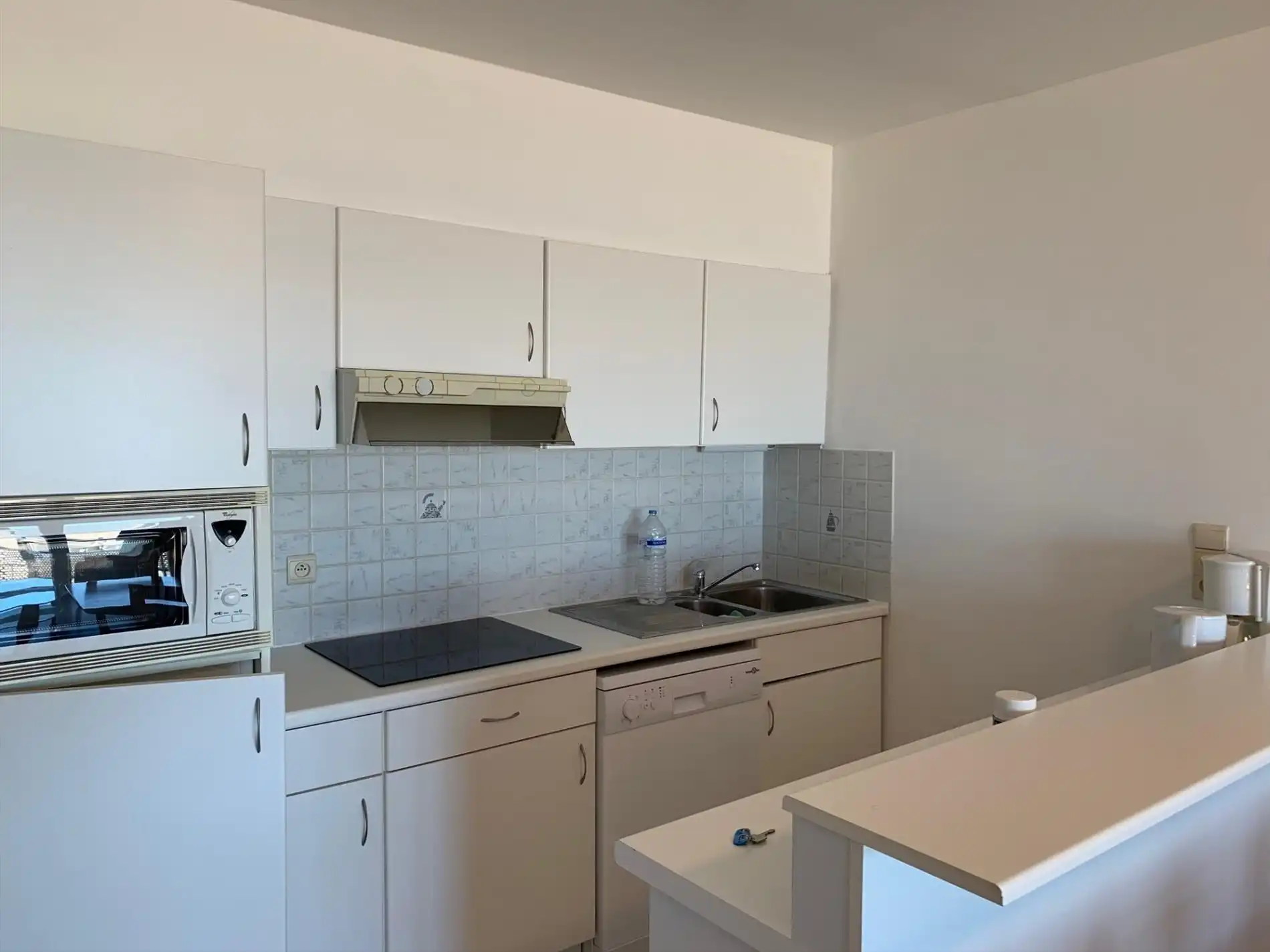 Gemeubeld appartement met twee slaapkamers - frontaal zeezicht foto 7