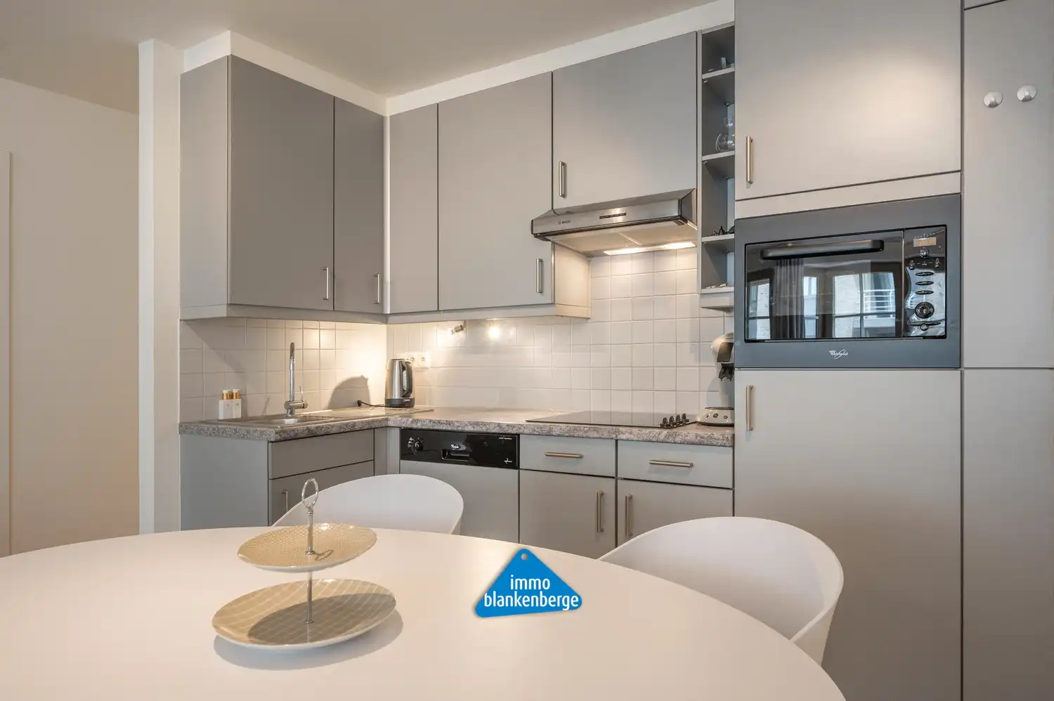 Instapklaar gemeubeld  éénslaapkamerappartement op topligging aan de zee in Blankenberge foto 8