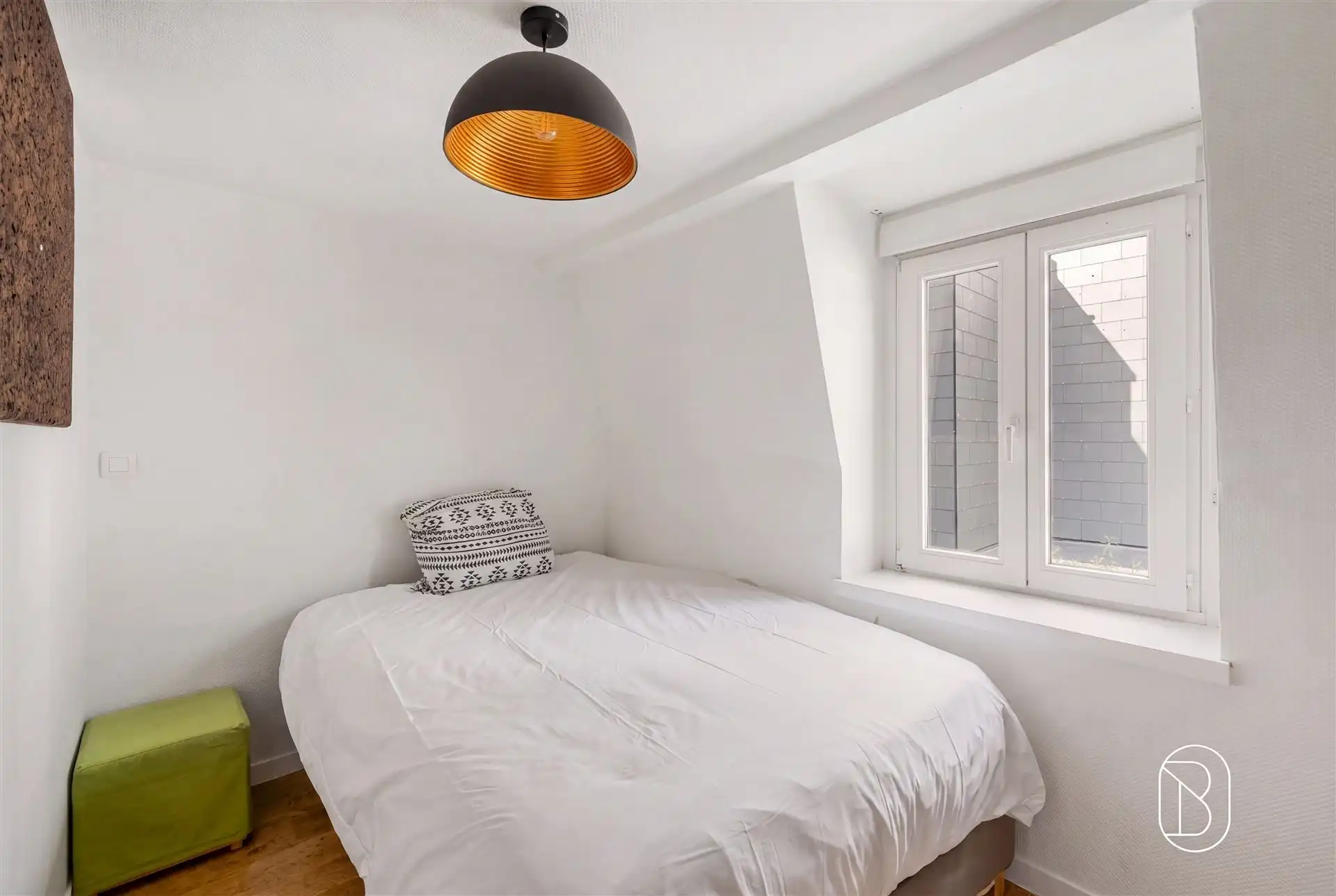 Handelspand + 2 gerenoveerde appartementen hartje Kortrijk foto 12