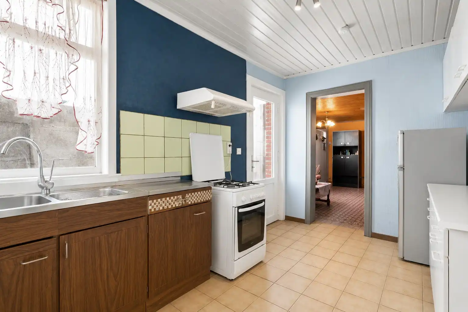 Te renoveren woning met 3 slaapkamers, kelder en zuidwestgerichte stadskoer in Tielt! foto 8