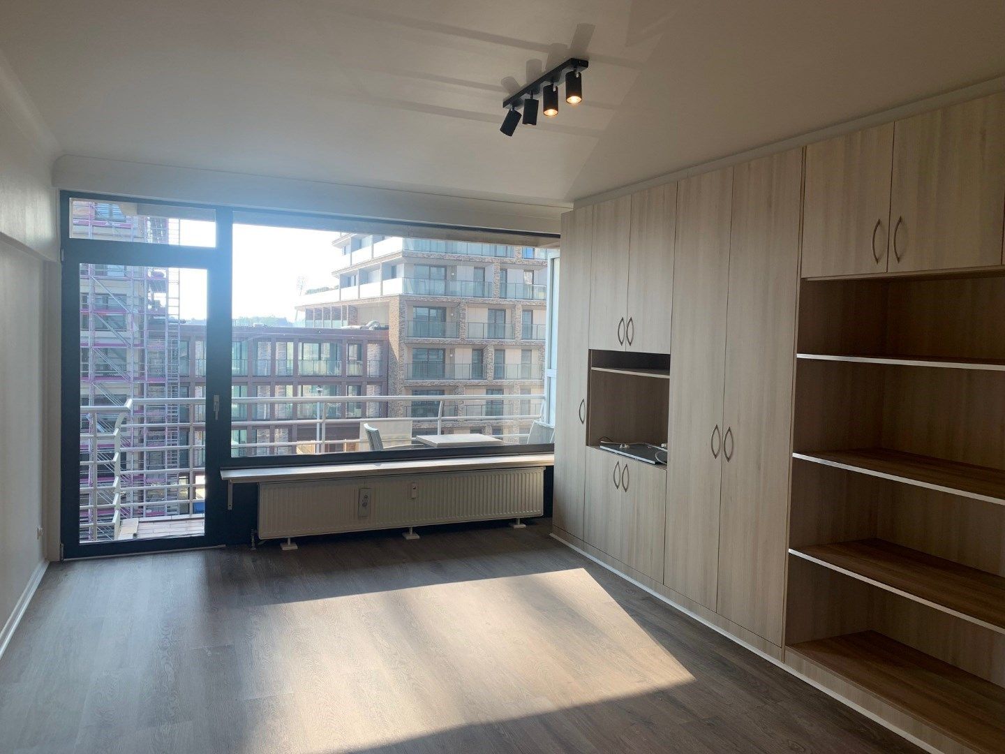 Gerenoveerde, ruime én zonnige studio op de zeedijk foto 5