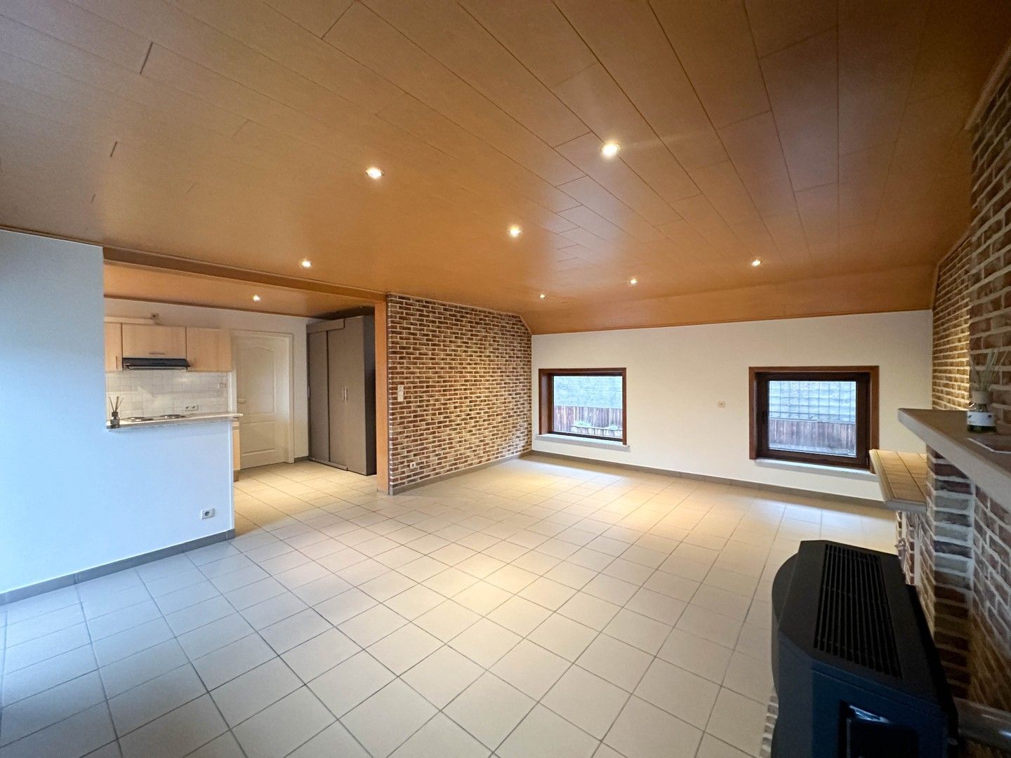 Instapklare HOB met twee slaapkamers & garage te Aalbeke! foto {{pictureIndex}}