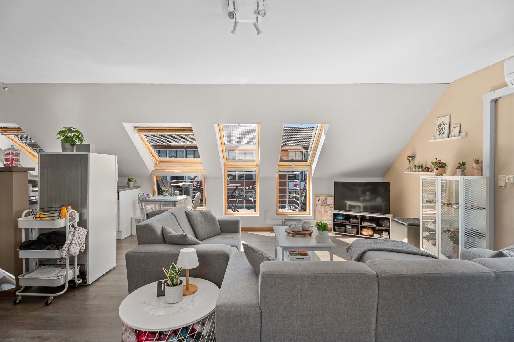 Instapklaar en lichtrijk appartement in hartje Deinze foto 2