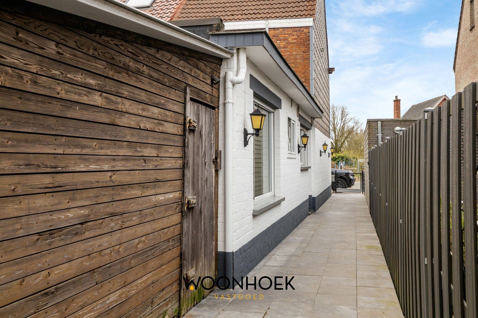 3-slpk halfopen bebouwing met zij-ingang in residentiële buurt te Lokeren.  foto 23