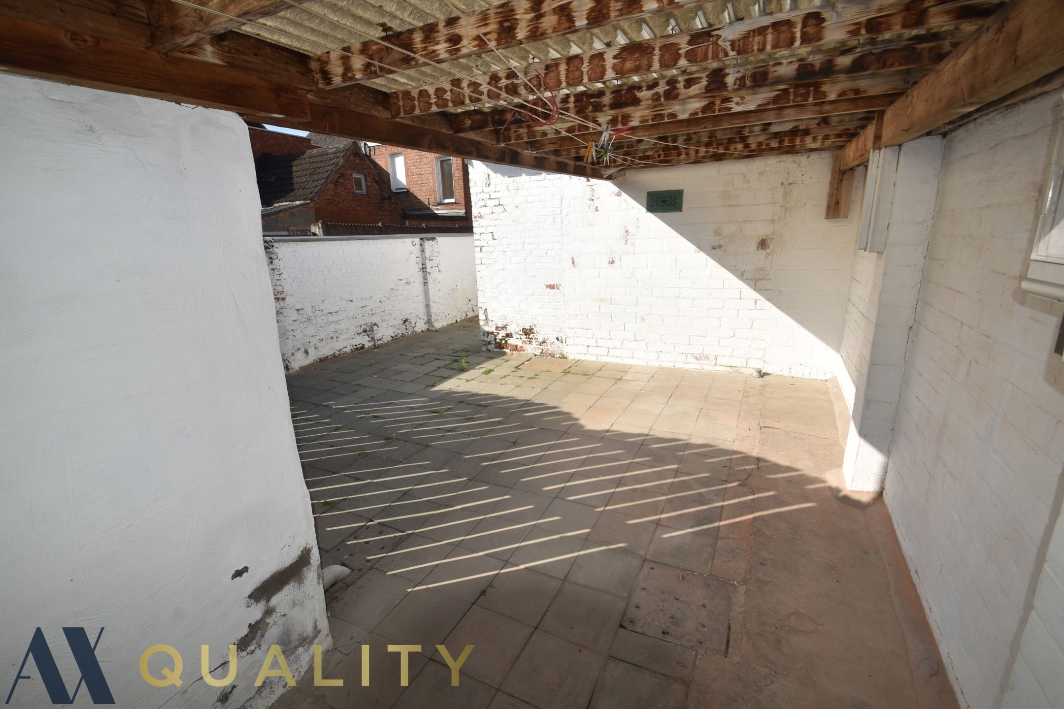 te renoveren Half-open woning met koer op 01 are 77 ca foto 27