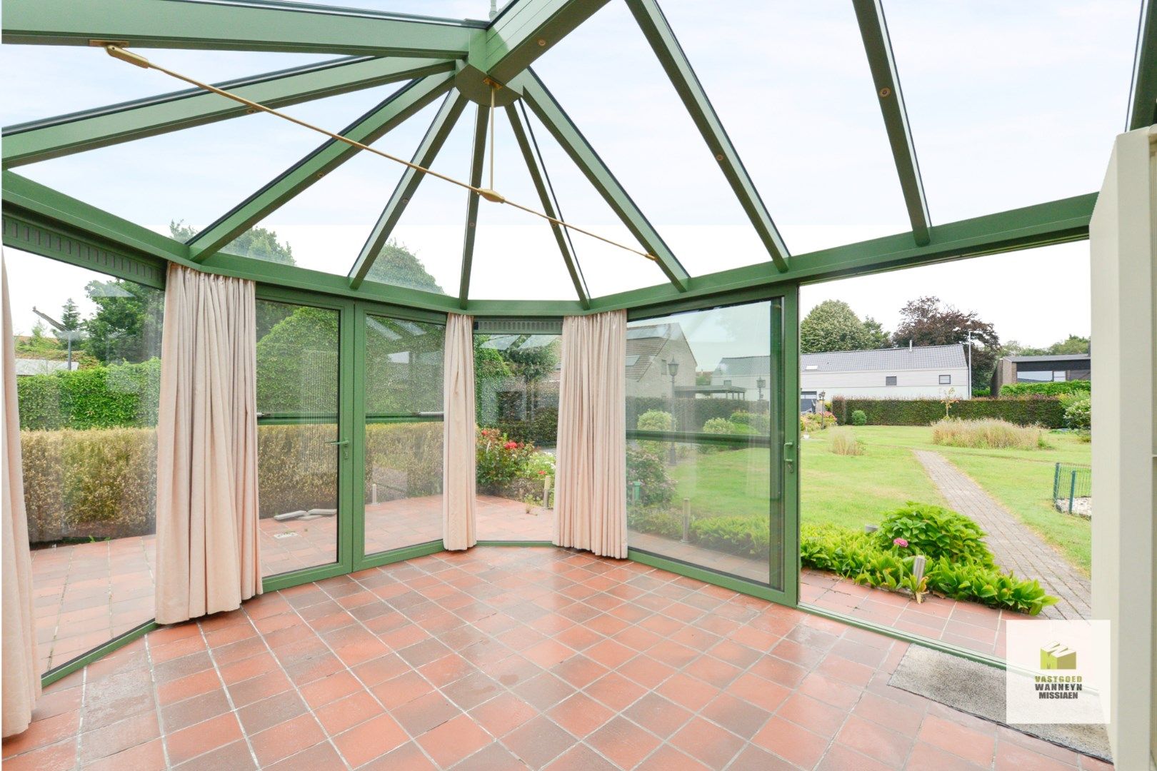 Compacte gelijkvloerse woning met 2 slaapkamers, garage en tuin op 1303m2 foto 9