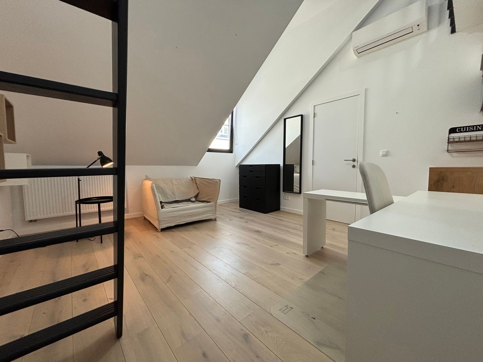 Appartement te huur foto {{pictureIndex}}