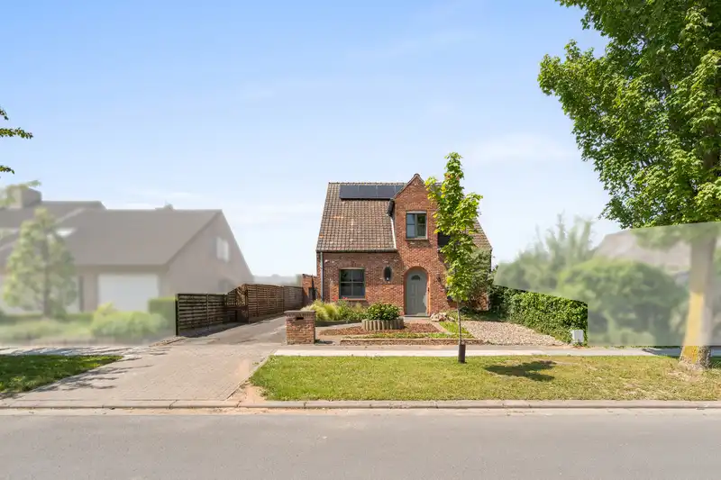 Instapklare gezinswoning met 4 slaapkamers en dubbele garage foto 2