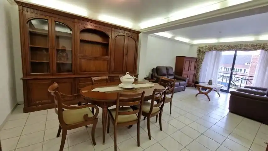 Praktisch ingericht en ruim APPARTEMENT met 2 slaapkamers, mooie leefruimten en garage in centrum van Tienen. foto 6