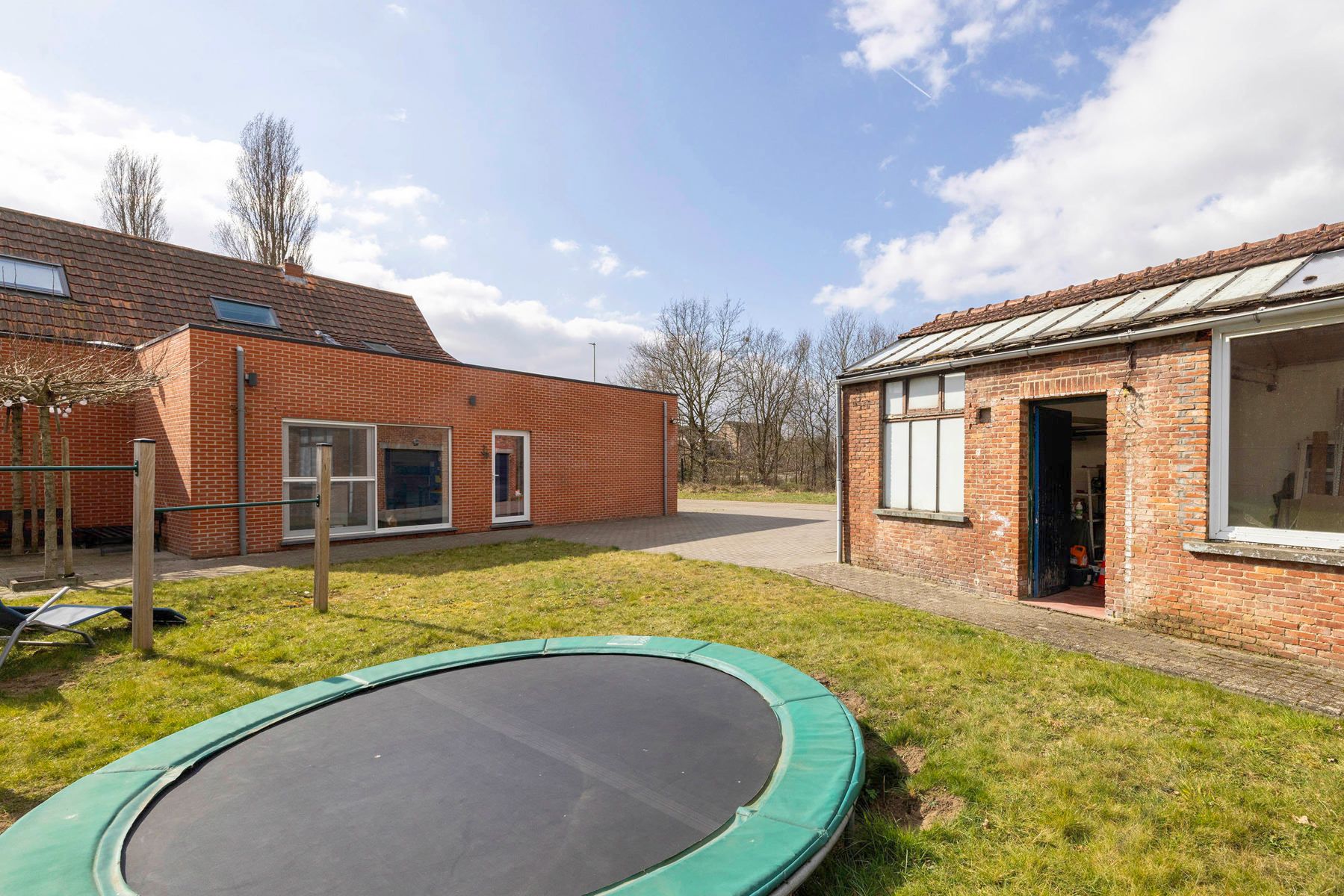 OB met o.a. 5 slaapkamers, 2 badkamers en ruim magazijn foto 33