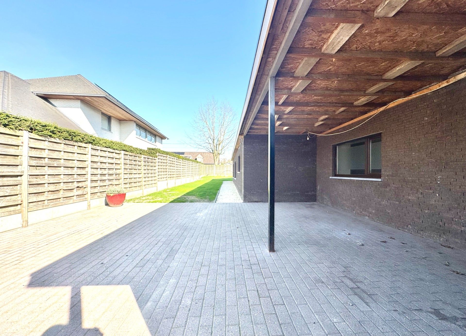 VRIJSTAANDE ENERGIEZUINIGE WONING MET GROTE GARAGE - 836 M² foto 5