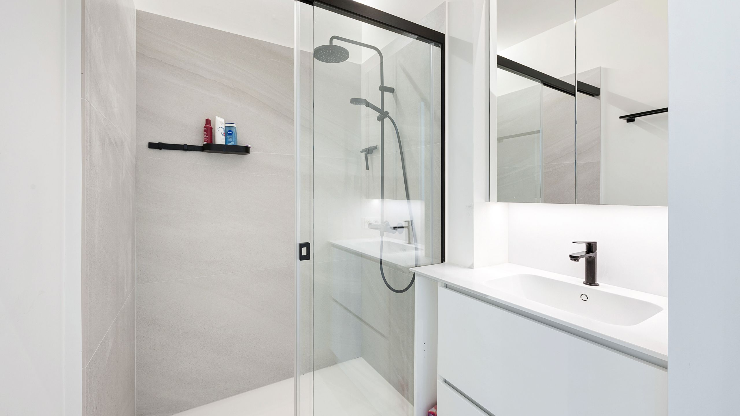 Exclusief zongericht  ruim appartement met open zicht en dubbele autostaanplaats [Koningslaan]. foto 19