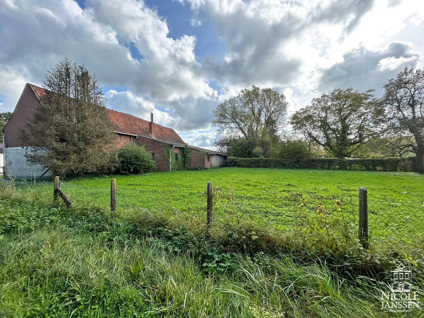 Authentieke, op te knappen hoeve in landelijke omgeving foto 6