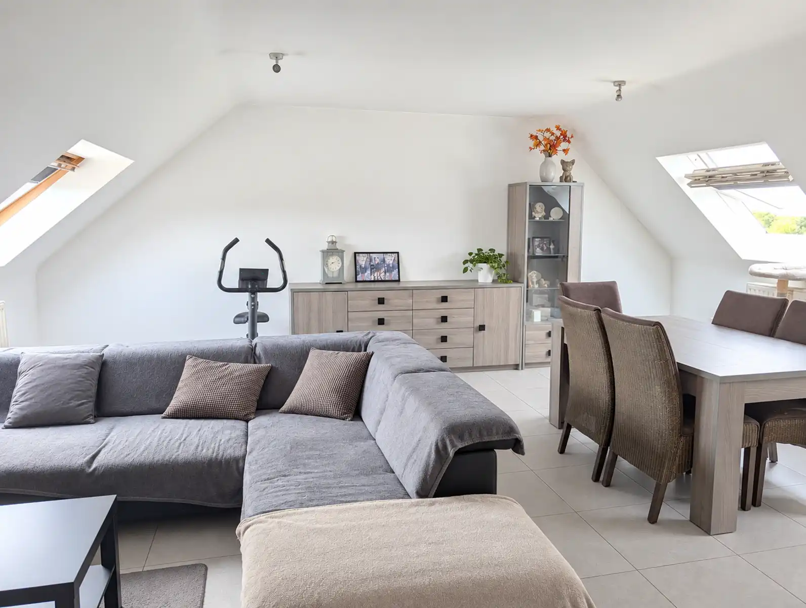 Ruim 2-slaapkamer app met staanplaats  foto 4