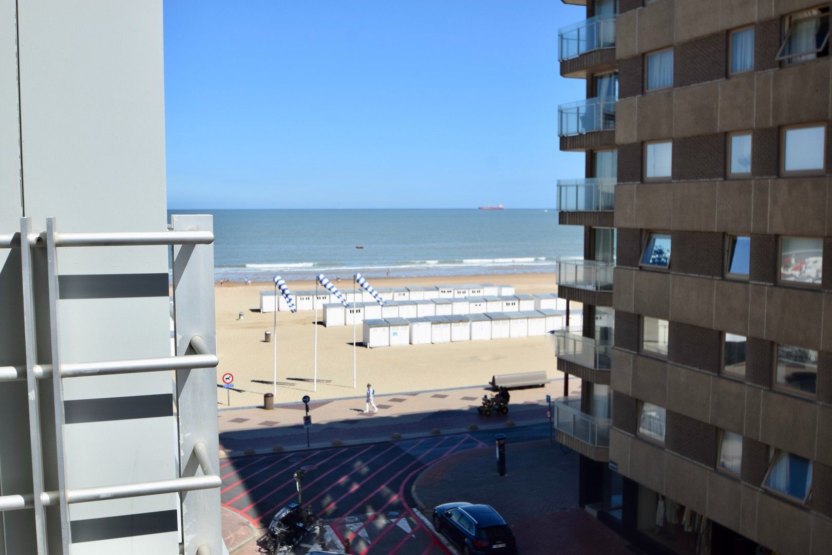 Instapklaar appartement met zijdelings zeezicht gelegen vlakbij de zee. foto 10