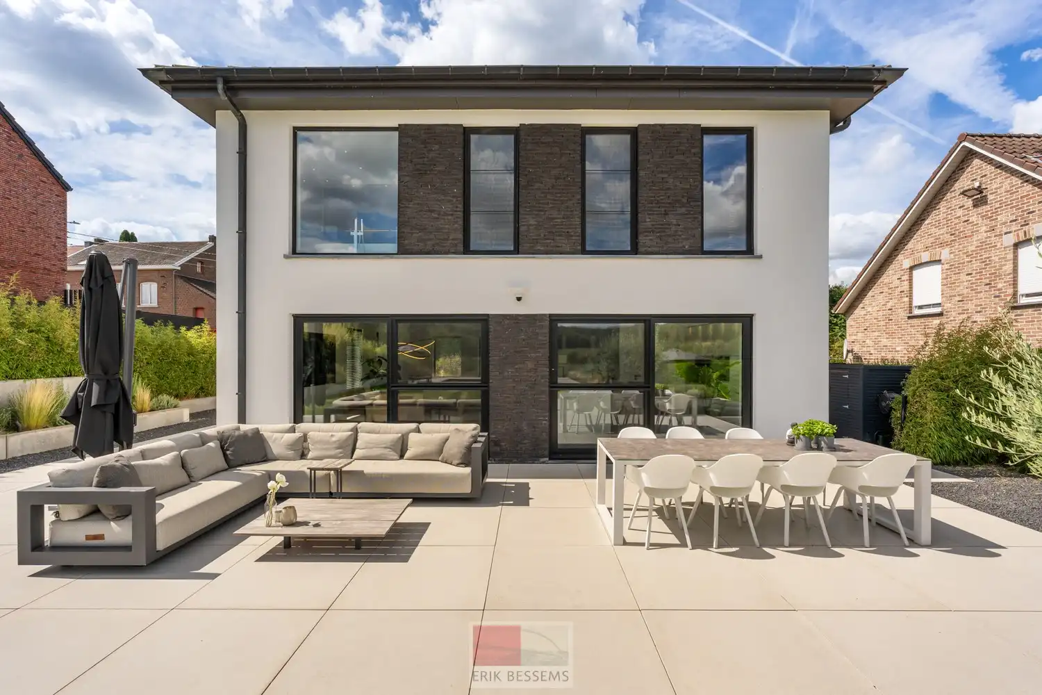 Op een royaal perceel van circa 910 m² ligt deze moderne en energiezuinige woning van circa 177 m² bewoonbare oppervlakte, met een weids panorama over het Limburgse Heuvelland. foto 31