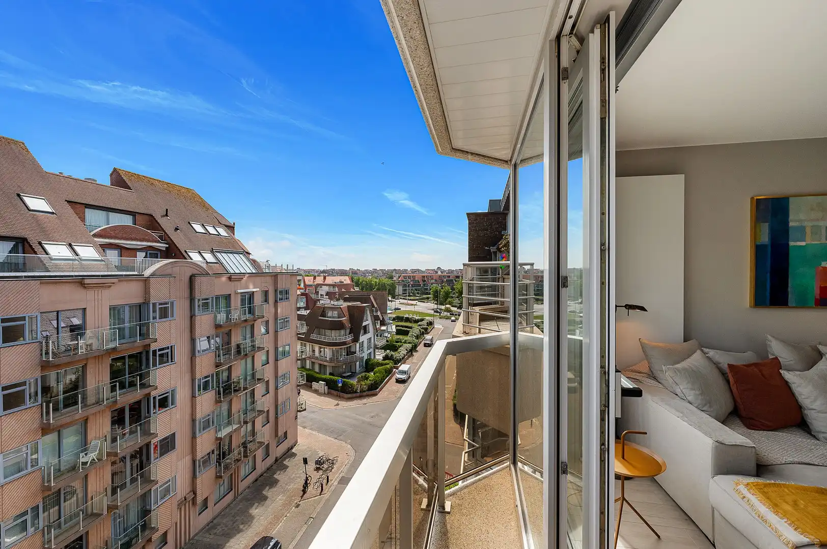 Appartement met twee slaapkamers en prachtig zijdelings zeezicht. foto 3