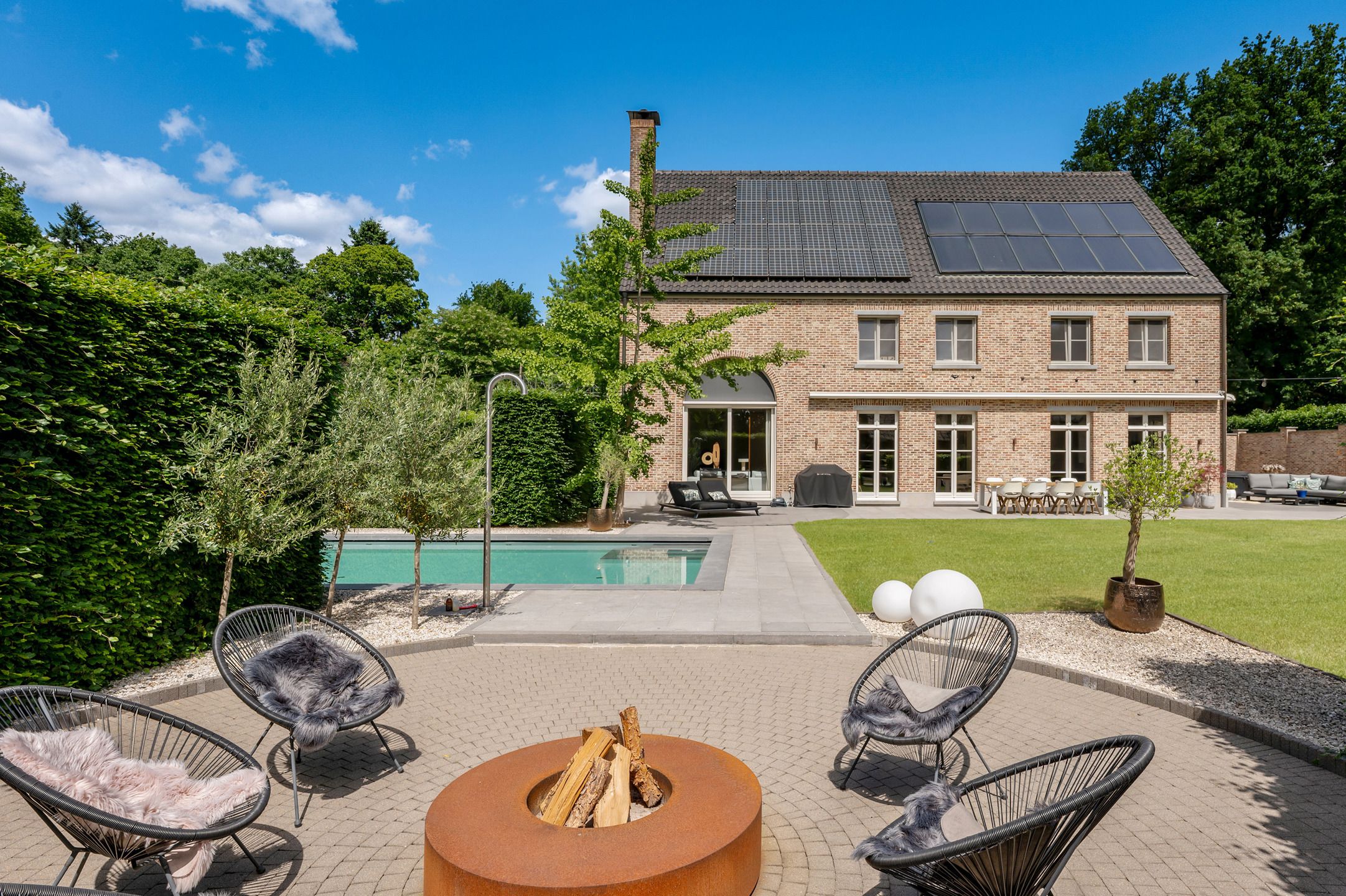 Topvilla met paardenaccomodatie, infinity-pool en 2e woning! foto 2