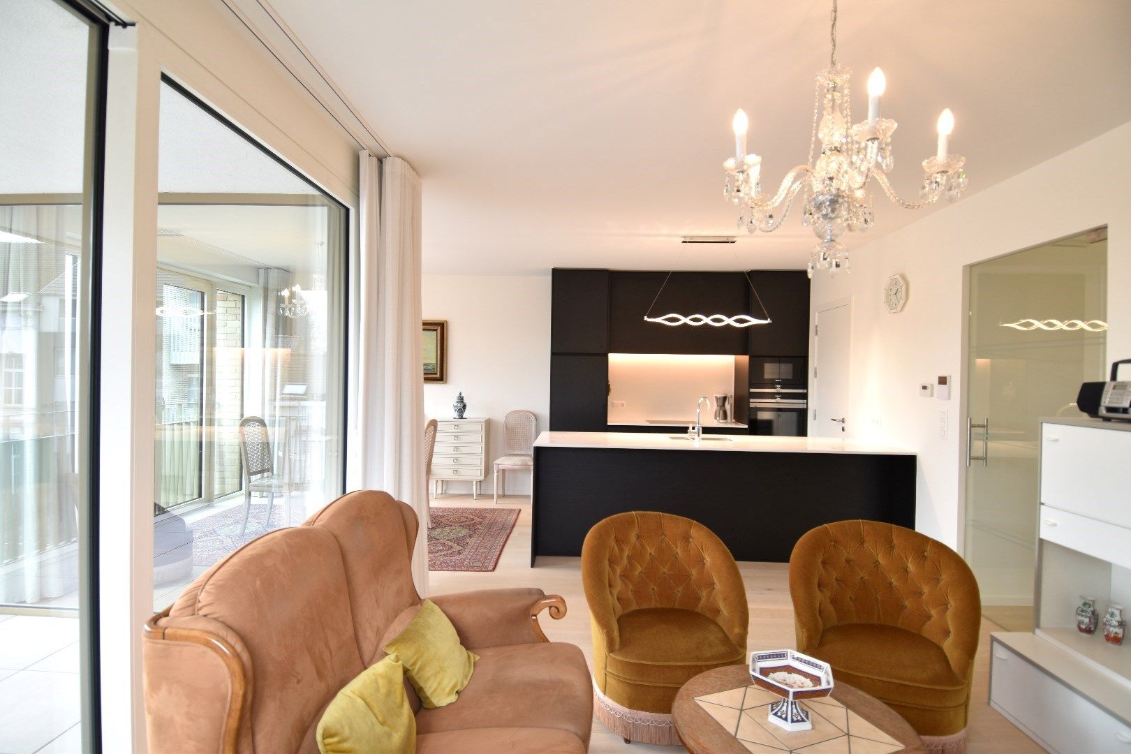 Instapklaar 2-slaapkamerappartement met autostaanplaats en kelderberging te koop in residentie 't Vrije te Harelbeke foto 6
