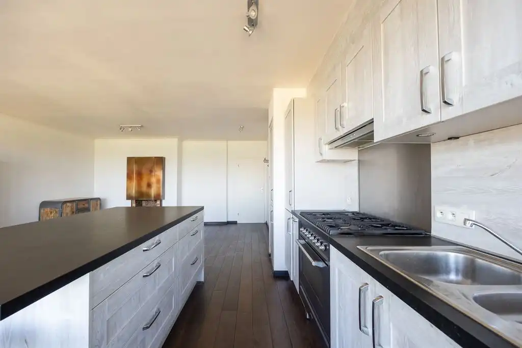 Lichtrijk appartement met 2 slaapkamers en zicht op Vlinderpaleis foto 5