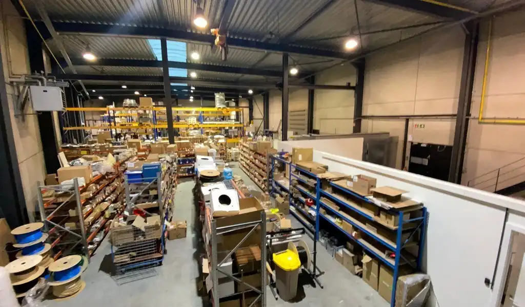 Bedrijfsgebouw te huur vlakbij E17 te Waregem foto 5