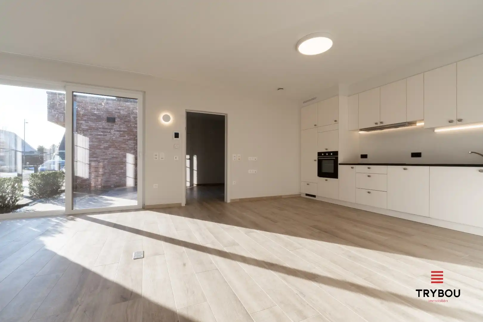 Instapklare, energiezuinige woning op het gelijkvloers in hartje Lo-Reninge foto 3