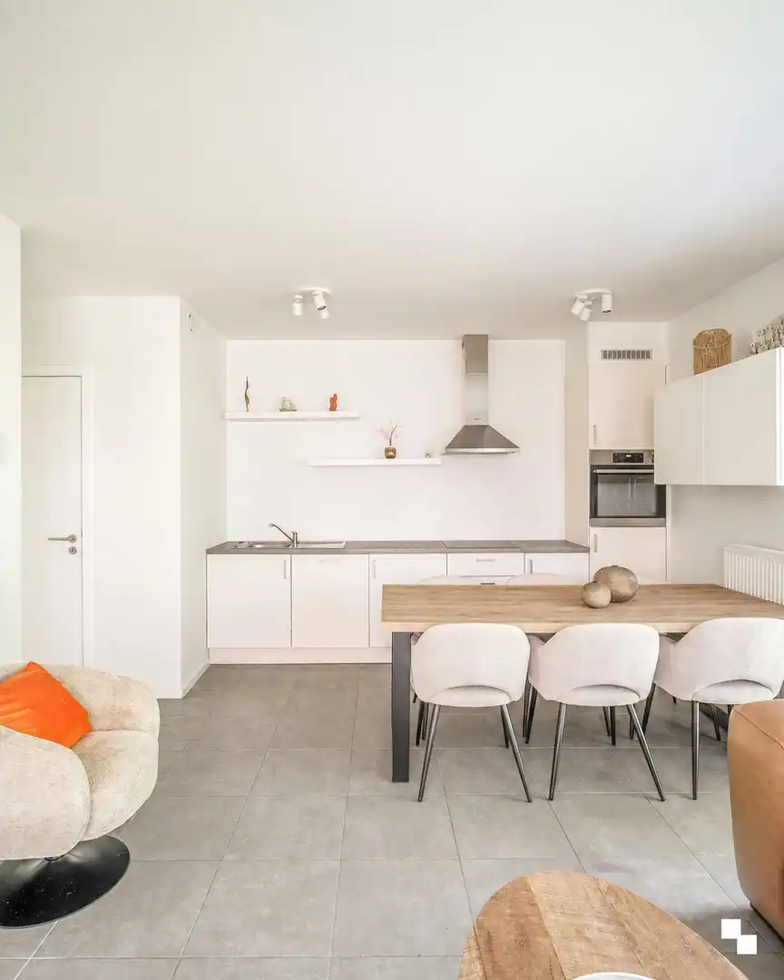 Gelijkvloers appartement omgeven door groen aan de Sint-Denijskerk foto 6