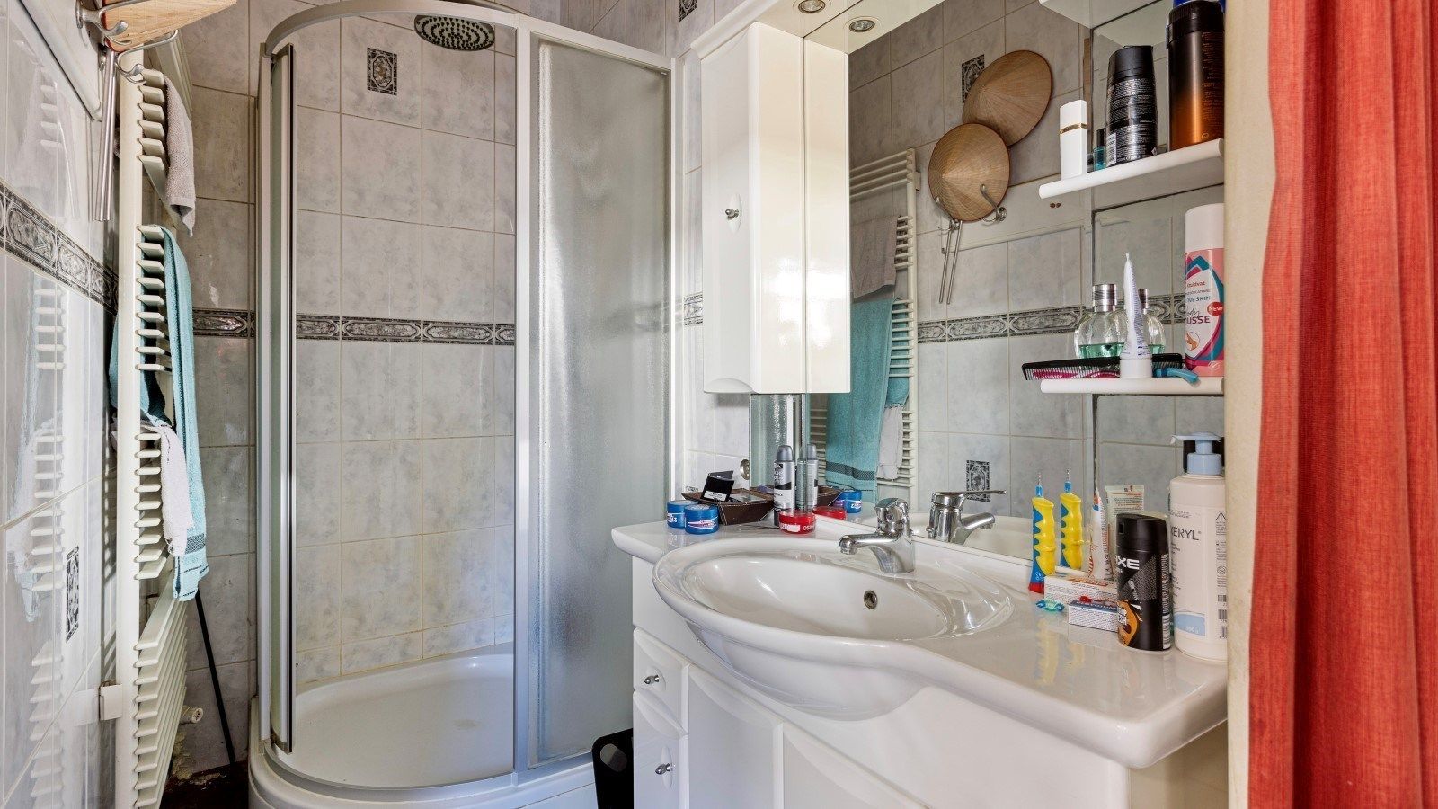 Ruime woning met 4 kmrs, 2 badk en grote opslagruimte te BEGIJNENDIJK foto 9