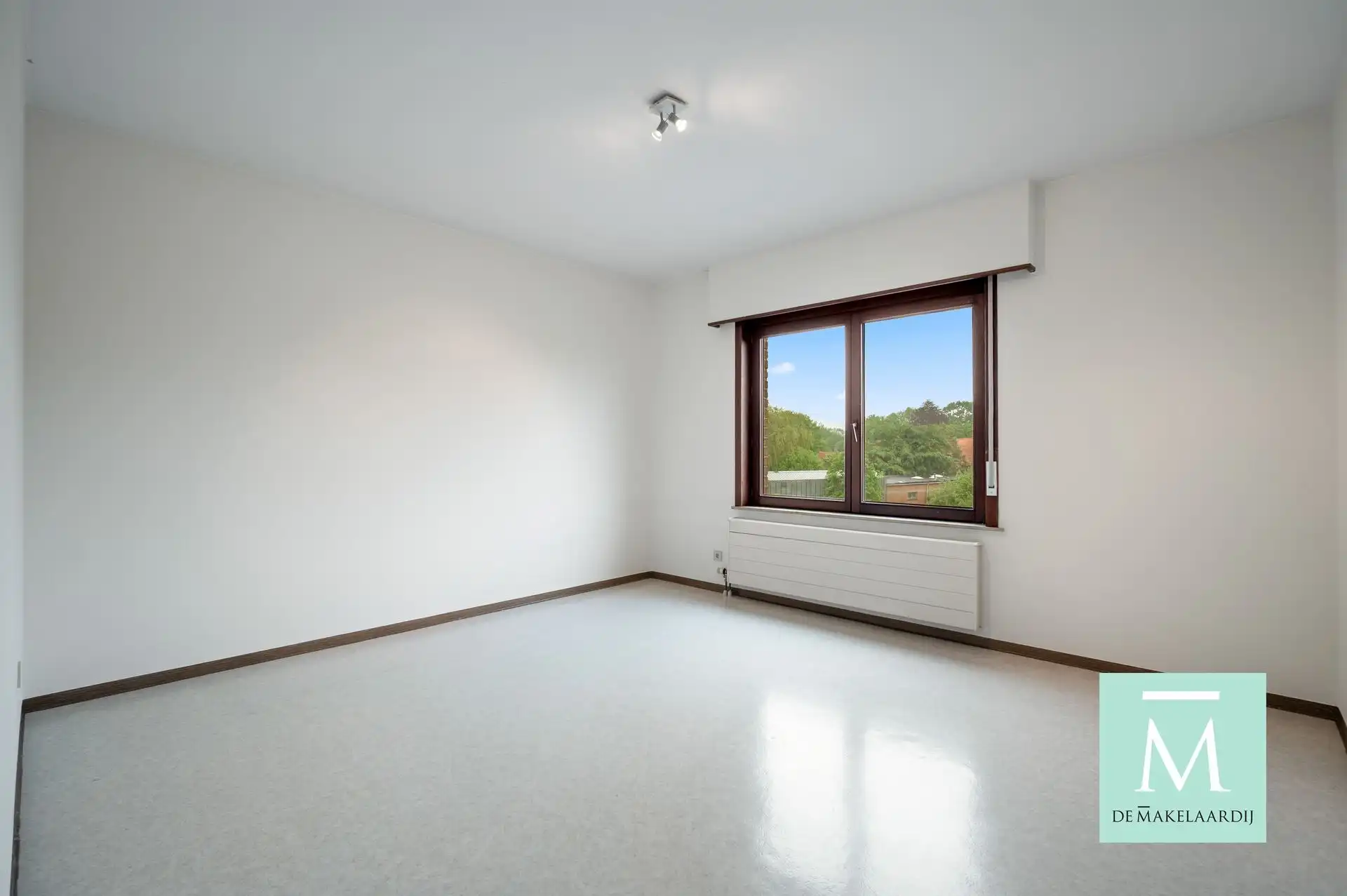 Instapklaar appartement met 3 slaapkamers, terras en garagebox! foto 6