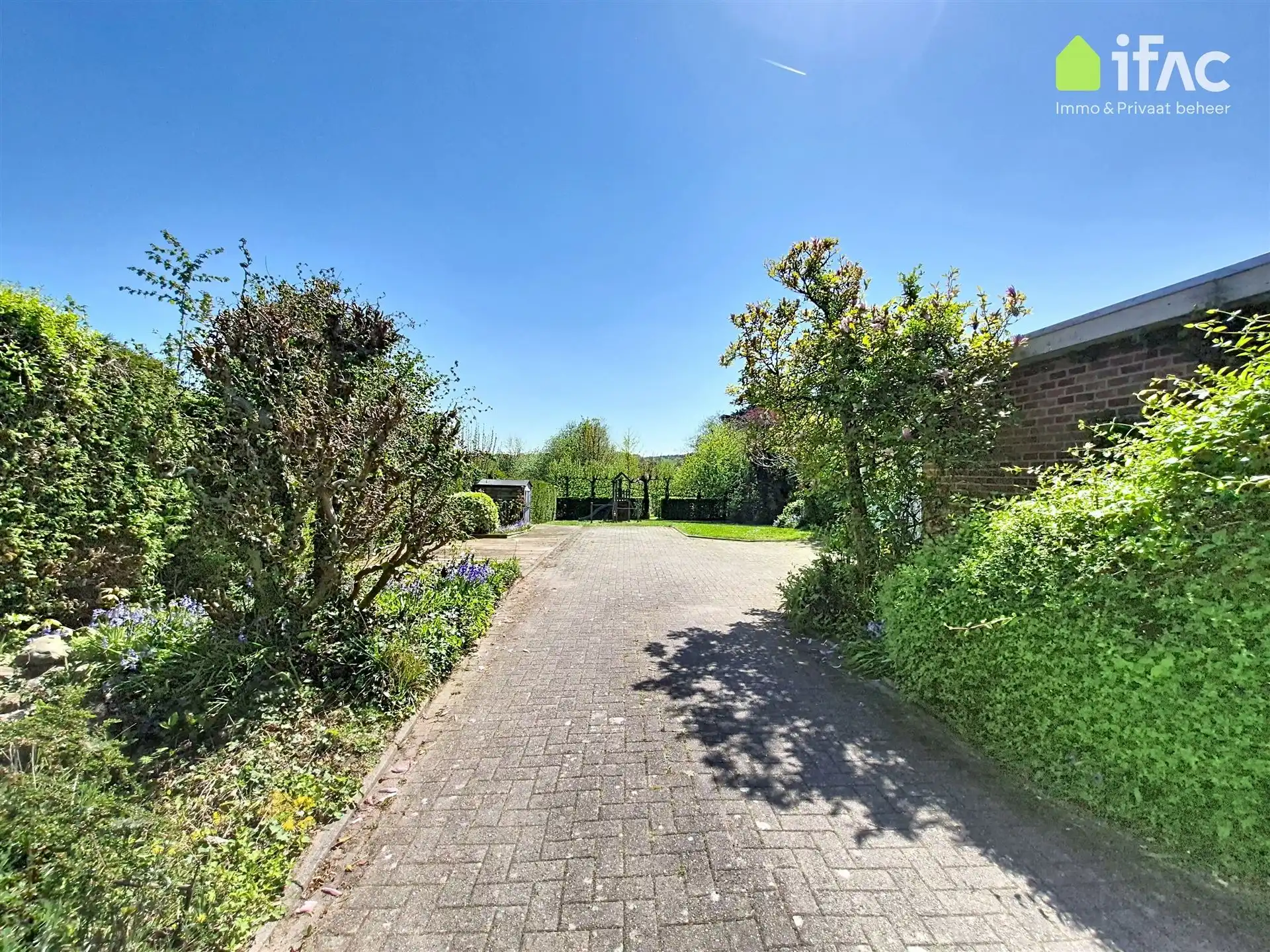 Stevige 3-gevel, 5 slpks, dubbele garage, centrum, ±17are foto 14