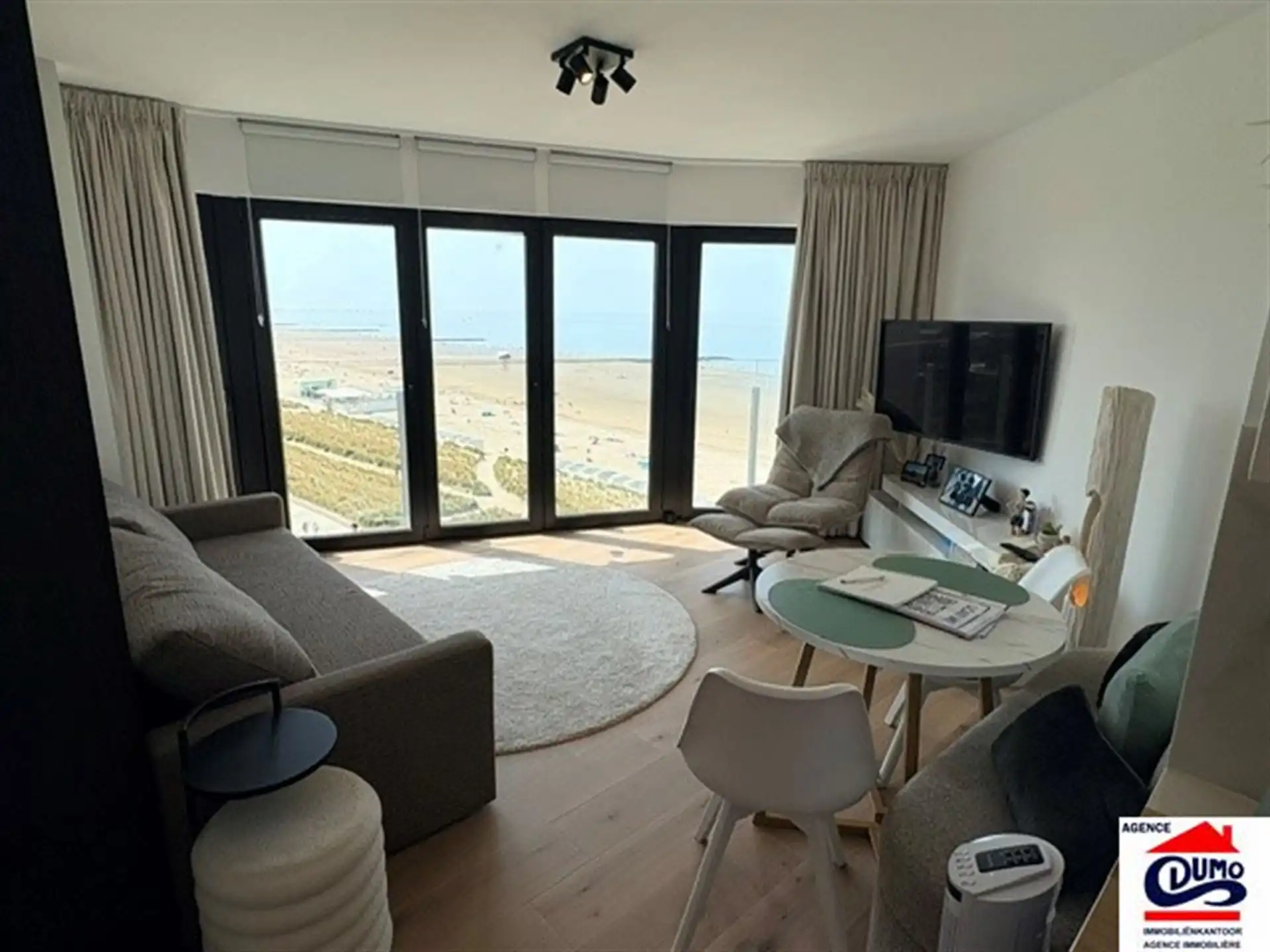 Compleet gerenoveerde studio met fantastisch zeezicht! foto 5