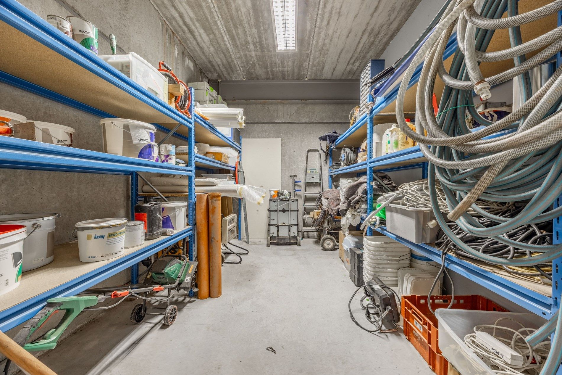 BEDRIJFSGEBOUW MET MODERNE WOONST foto 33