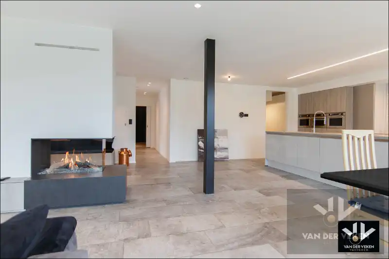 LUXUEUS AFGEWERKT GVL APP MET RIANTE TUIN EN TERRAS foto 3