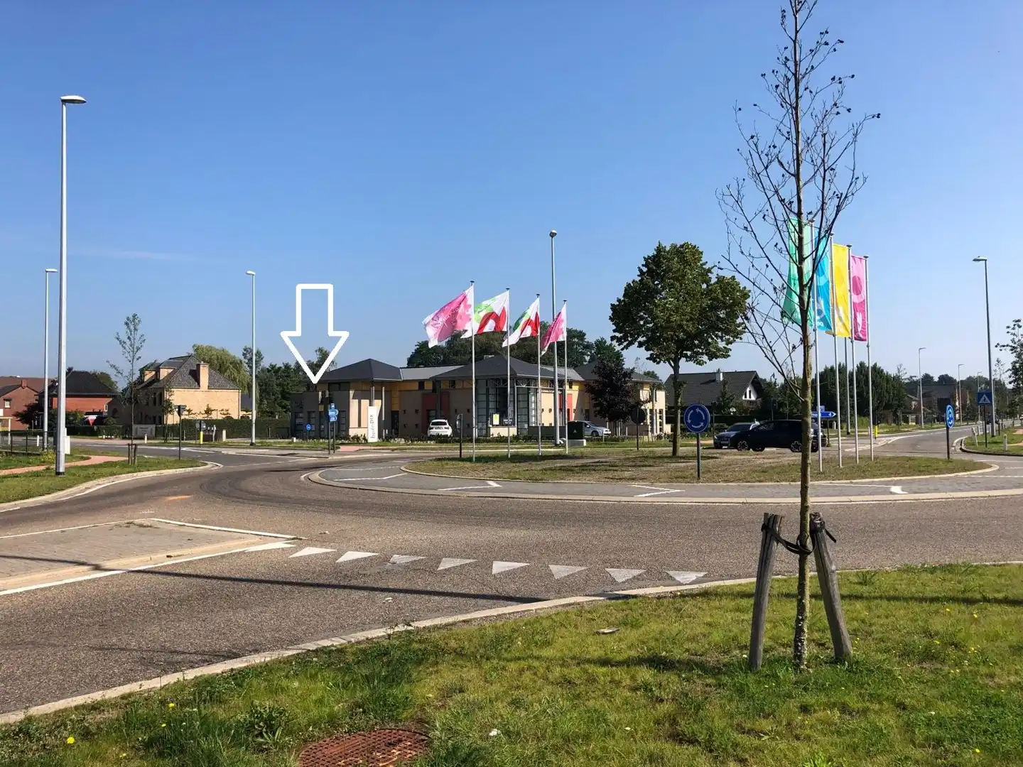 Volledig ingerichte & instapklare kantoorruimte op toplocatie in Achel! foto {{pictureIndex}}
