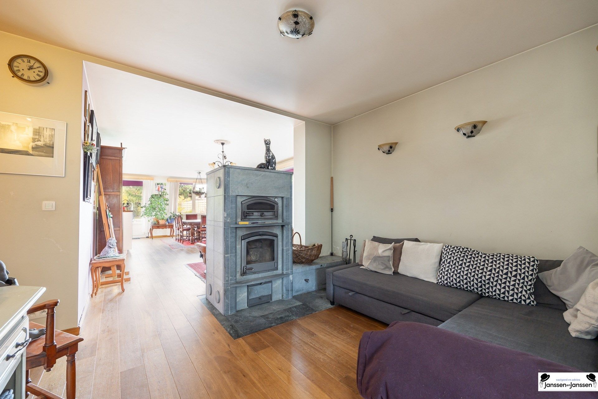 Prachtig gerenoveerde woning met 3 slaapkamers en groene tuin in Ekeren! foto 6