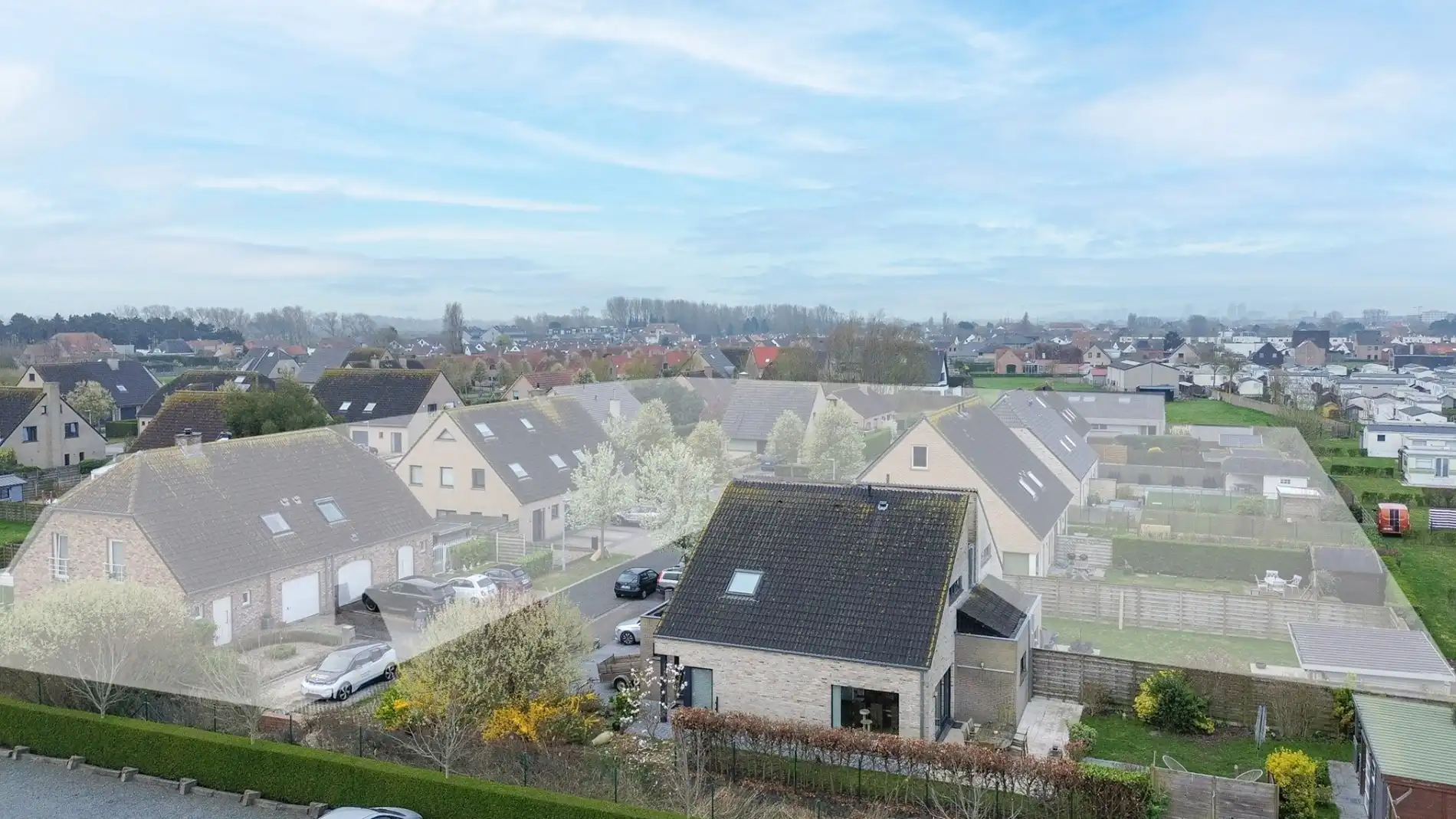 Instapklare halfopen woning met 3 slaapkamers en zonnige tuin in Vosseslag, vlakbij bos en duinen foto 2
