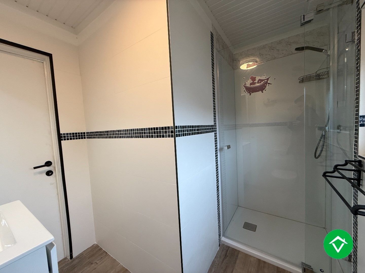 Ruim, gerenoveerde woning met 3 slaapkamers, garage en tuin in een rustige woonwijk te Roeselare! foto 20