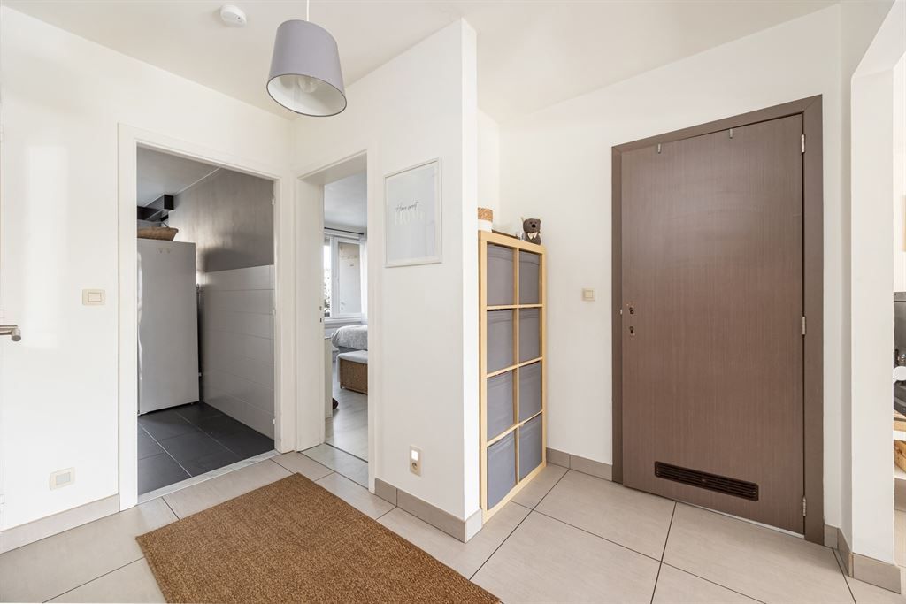 Instapklaar appartement met terras nabij Rivierenhof foto 5