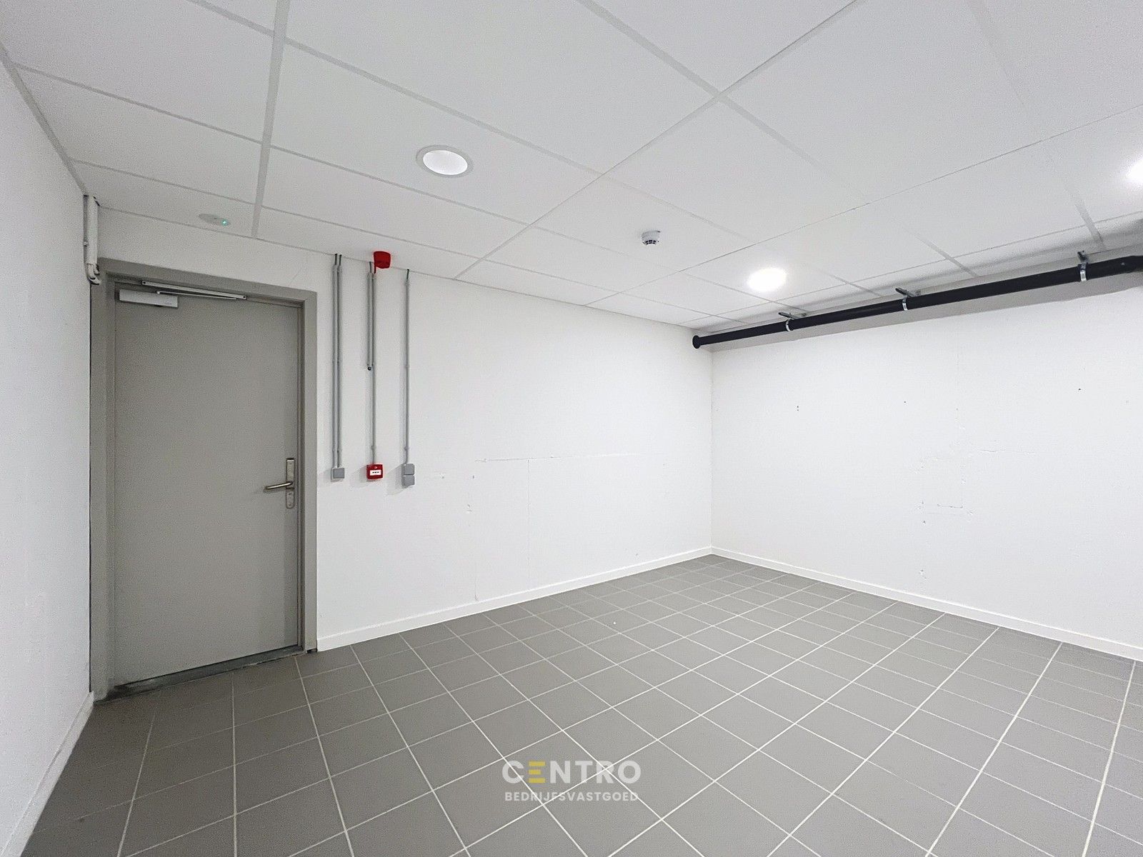 Modern kantoor op een rustige, vlot bereikbare locatie te Roeselare, ideaal voor vrije beroepen en zelfstandigen. foto 21