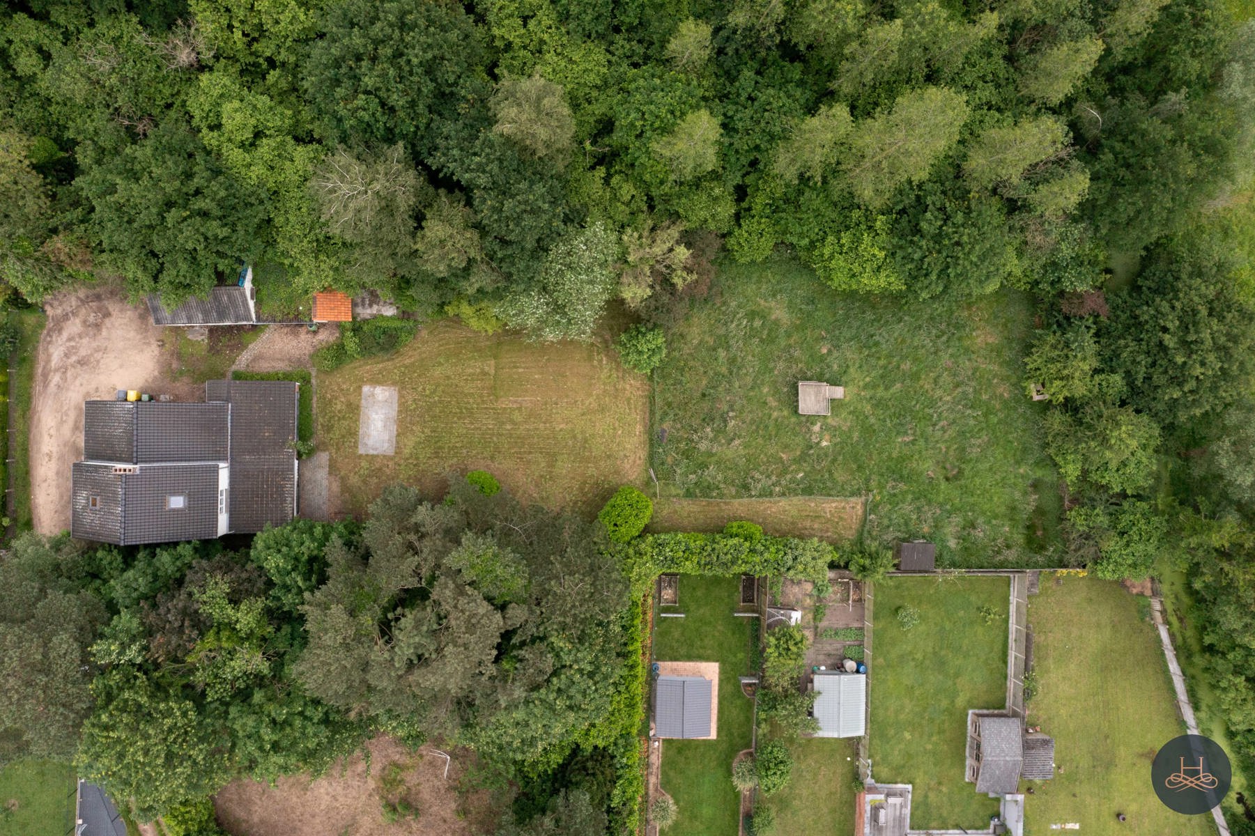 Achterliggende gezinswoning op rustgevend perceel foto 26