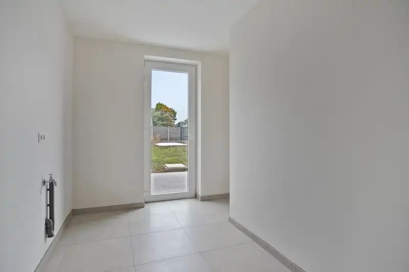 Prachtige, verrassend ruime nieuwbouwwoning met 3 slaapkamers én inpandige garage te koop in Dentergem! foto 9